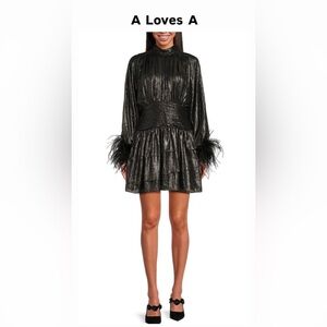 A Loves A Metallic Chiffon Feather Trim
Ruched Mock Neck Long Sleeve Fit Size XS